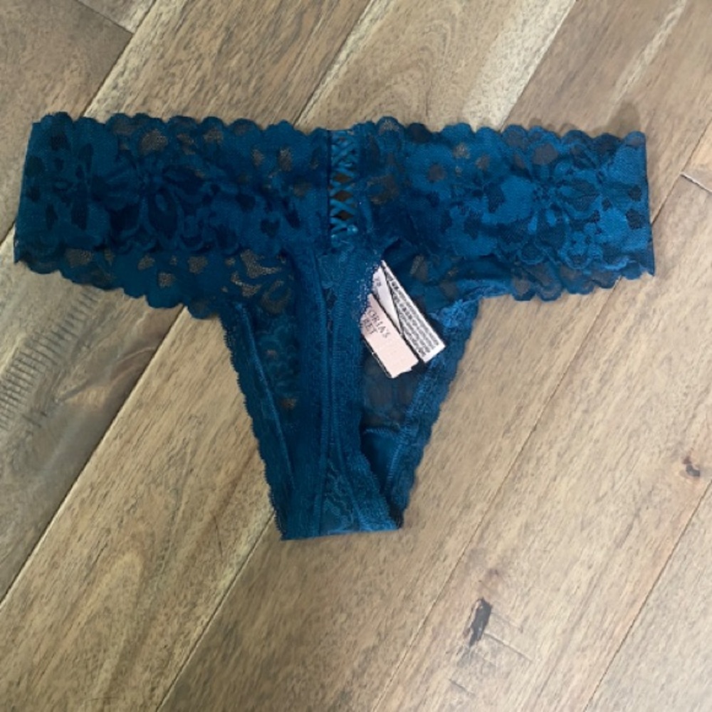 NWT Victoria’s Secret Thong Panty